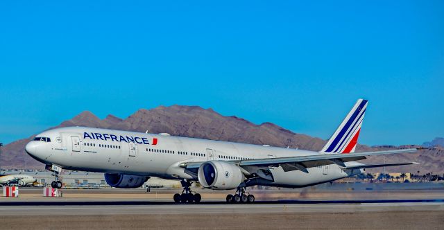 BOEING 777-300ER (F-GSQY) - F-GSQY Air France Boeing 777-328(ER) s/n 35678 - Las Vegas - McCarran International (LAS / KLAS)br /USA - Nevada, January 7, 2018br /Photo: Tomas Del Coro