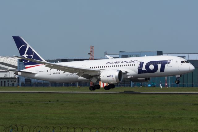 Boeing 787-8 (SP-LRB) - WAW SPOTTING
