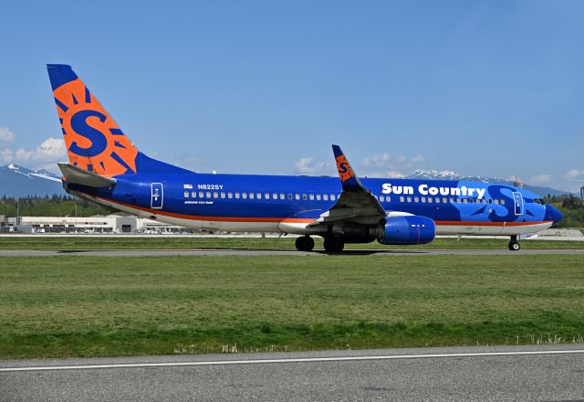 Boeing 737-800 (N822SY)