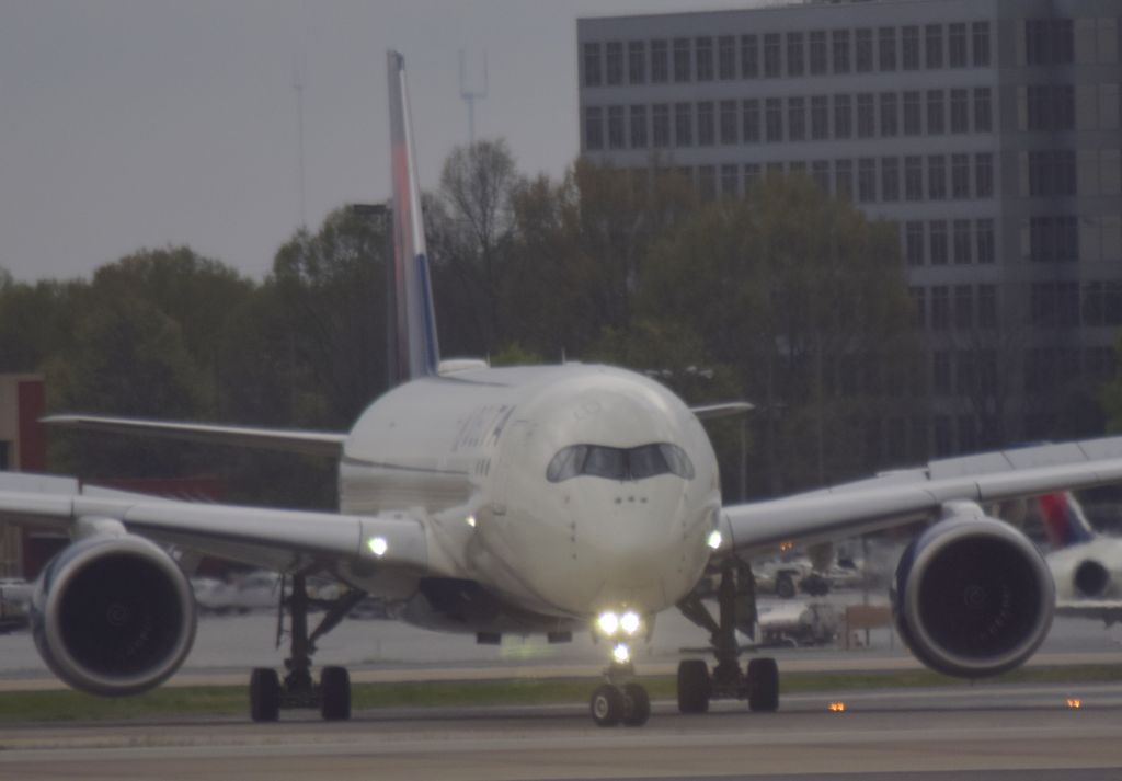 Airbus A350-900 (N512DN)