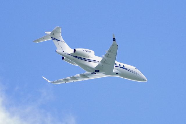 Canadair Challenger 350 (N765RR) - Taking off from Fitchburg