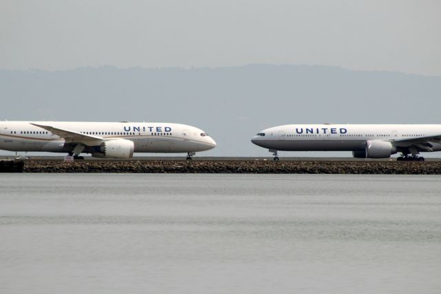 Boeing 787-8 (N26910) - 2 jumbo jets at sfo.