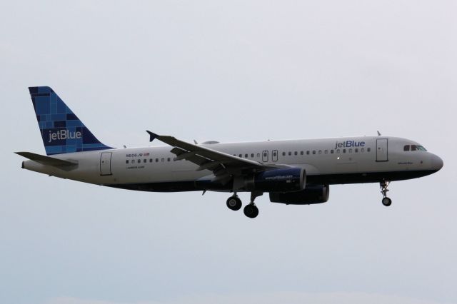 Airbus A320 (N606JB) - "Idlewild Blue" * August 14, 2011