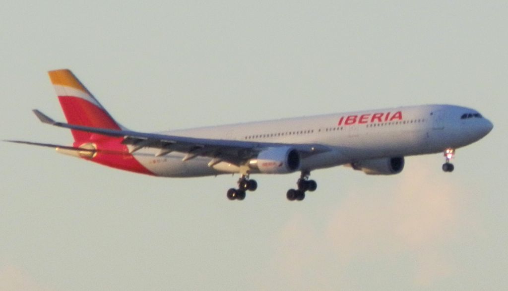 Airbus A330-300 (EC-LUB)