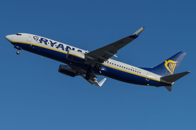 Boeing 737-700 (EI-EVC)