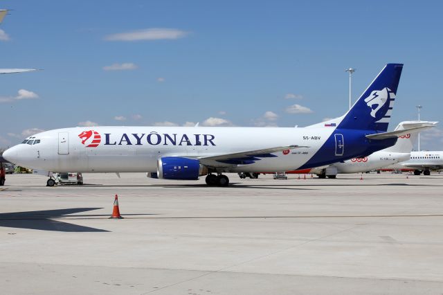 BOEING 737-400 (S5-ABV)