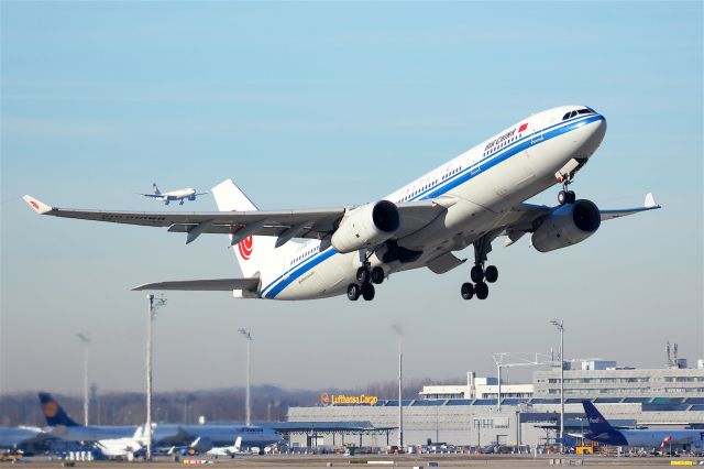 Airbus A330-200 (B-5927)