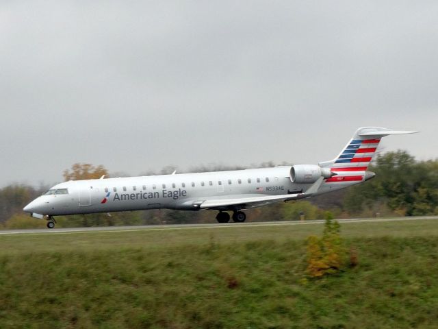 Canadair Regional Jet CRJ-700 (N533AE)