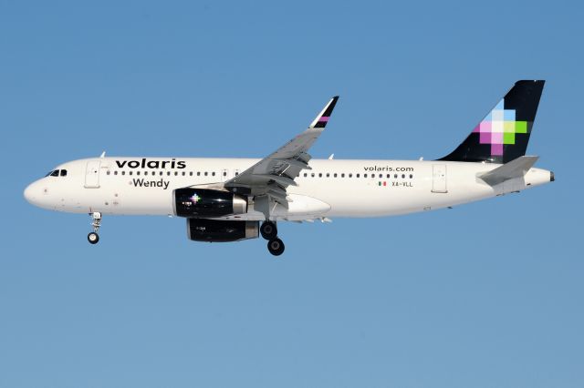 Airbus A320 (XA-VLL) - WENDY