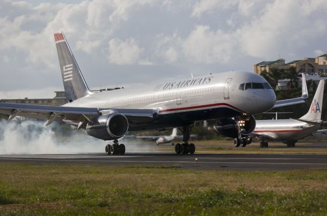 Boeing 757-200 (N201UU)