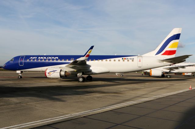 Embraer ERJ-190 (ER-ECD)