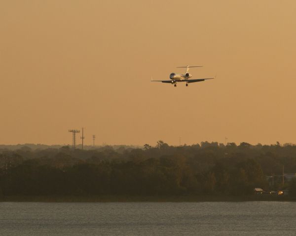 Gulfstream Aerospace Gulfstream IV (N450GD) - A G450 on short final over Lake Barton on the east side of Orlando Executive airport.  Coming to town for the NBAA static display during their annual meeting and convention.