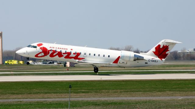 Canadair Regional Jet CRJ-200 (C-GKEJ)