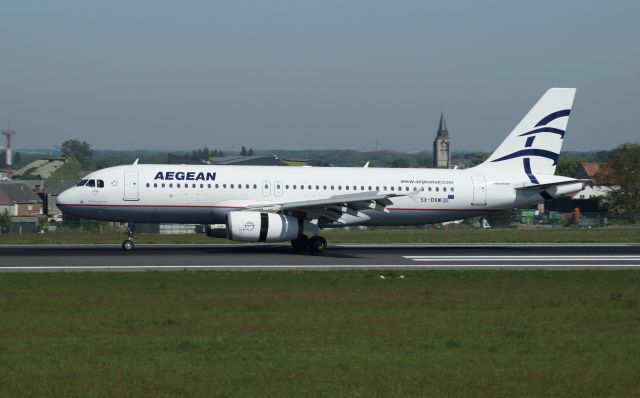 Airbus A320 (SX-DVW)