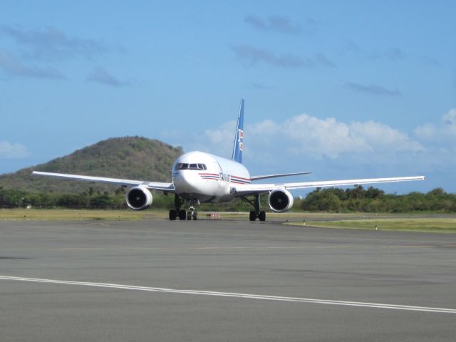 BOEING 767-200 (N741AX)