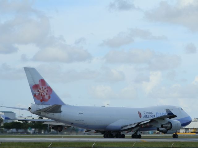 Boeing 747-400 (B-18707)