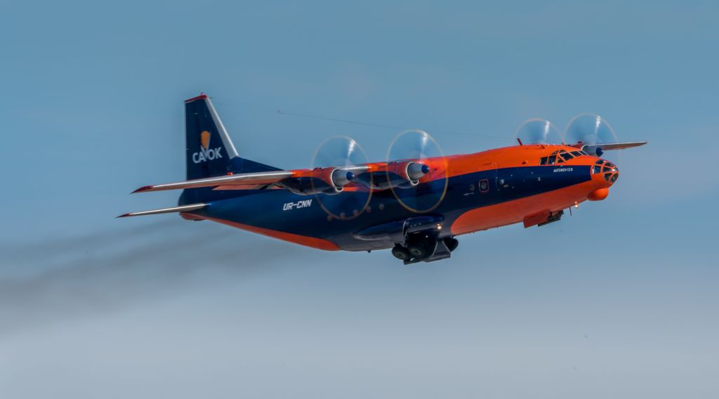 Antonov An-12 (UR-CNN)