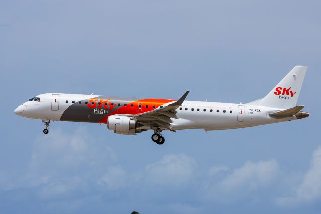 Embraer ERJ-190 (P4-KCK) - On final approach! test flight!