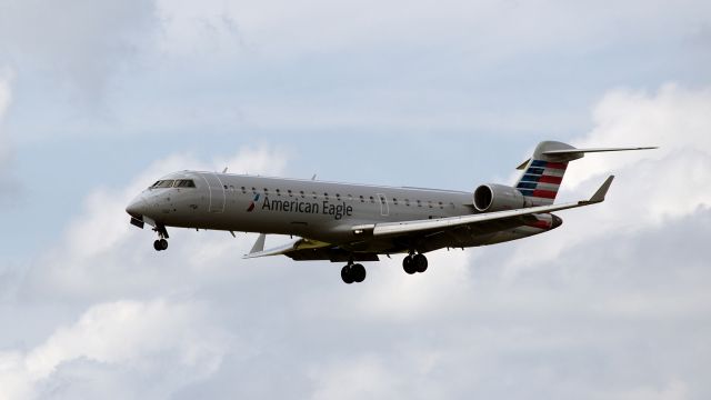 Canadair Regional Jet CRJ-700 (N522AE) - American Airlines CRJ-700 arriving from Charlotte