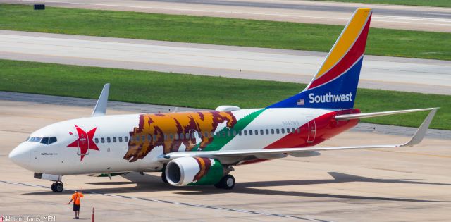 Boeing 737-700 (N943WN) - Cali One pulls into gate A33 after a flight from HOU.