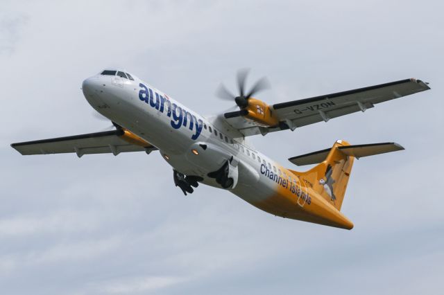 Aerospatiale ATR-72-500 (G-VZON) - AUR671 off to Guernsey