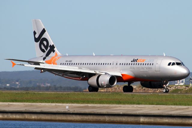 Airbus A320 (VH-VQS)