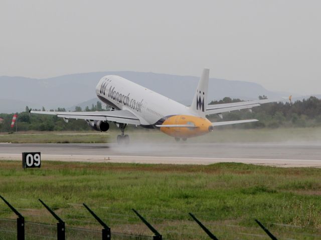 Airbus A321 (G-OZBS)