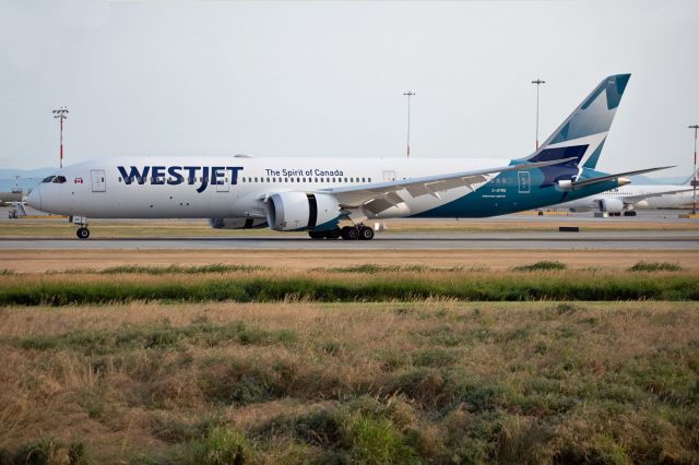 Boeing 787-9 Dreamliner (C-GYRS)