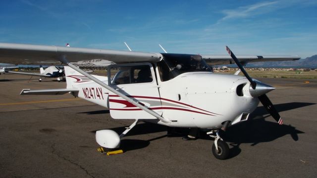 Cessna Skyhawk (N2474Y)