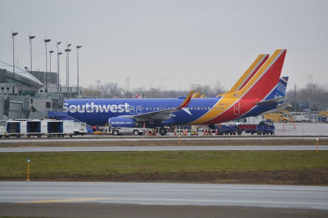 Boeing 737-800 (N8672F) - mercy flightbr /sky_high_aviation