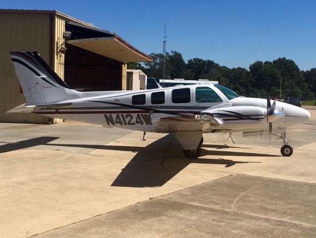 Beechcraft Baron (58) (N4124W)