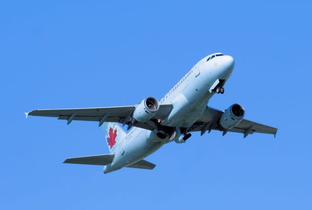 Airbus A319 (C-GARG) - Leaving for Toronto (CYYZ) on 17-Aug-13