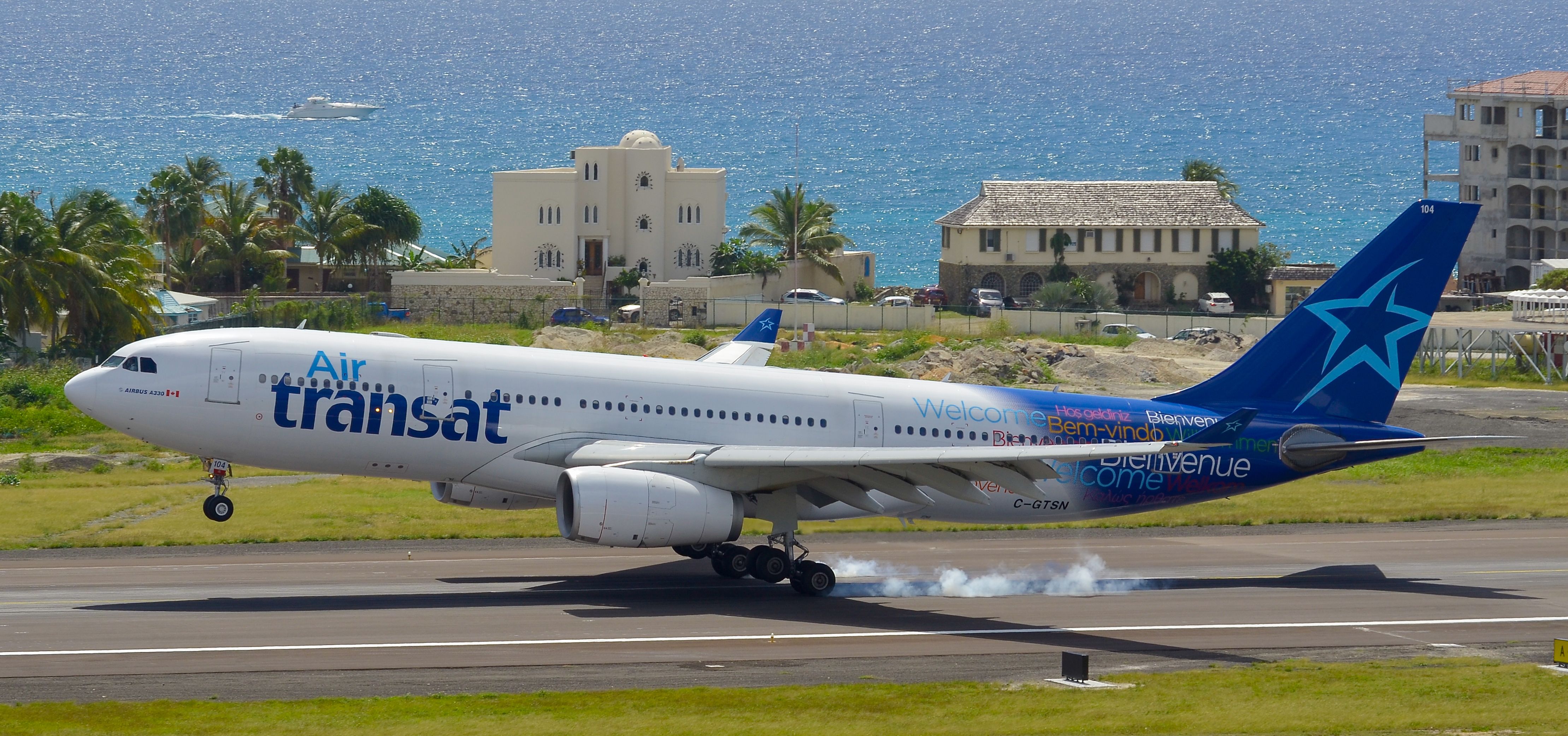 Airbus A330-300 (C-GTSN) - Touchdown!!!