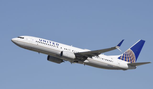 Boeing 737-800 (N78540) - Departing LAX