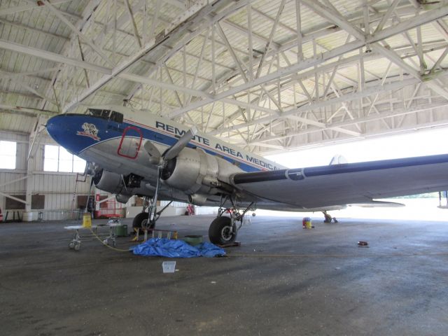 Douglas DC-3 (N982Z)