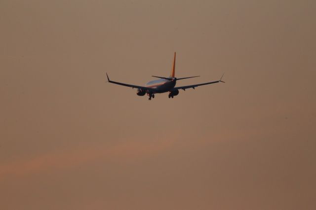 Boeing 737-800 (N8632A)