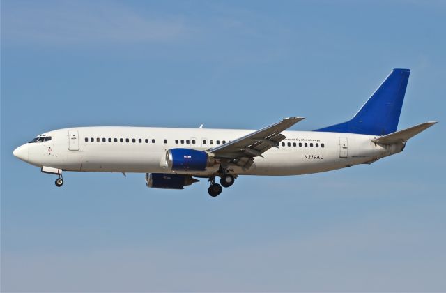 BOEING 737-400 (N279AD)