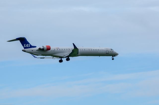 Canadair Regional Jet CRJ-900 (OY-KFF) - On the approach in Copenhagen August 2011