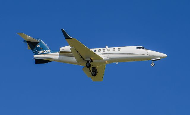 Learjet 40 (N90XR) - Arriving rwy 2L @KDPA.