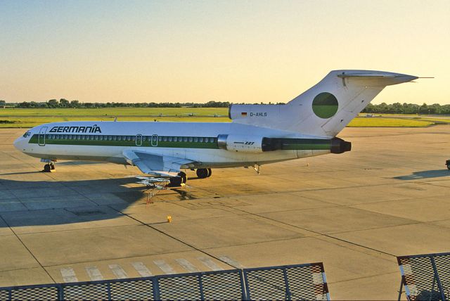 Boeing 727-100 (D-AHLS) - Taxiing in (Nose out) at Bremen Airport - 1986-06-16.