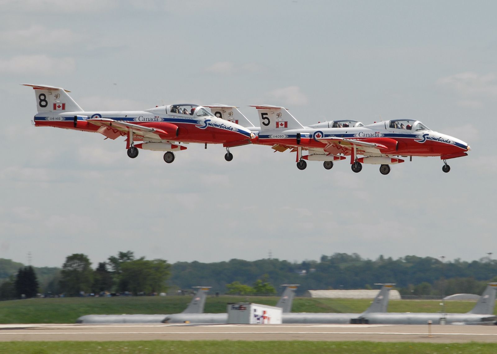 — — - Canadian Snowbirds at KPIT