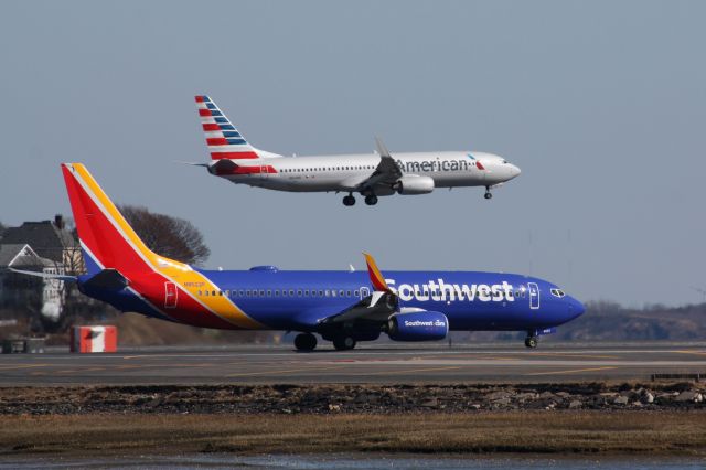 Boeing 737-800 (N8522P)