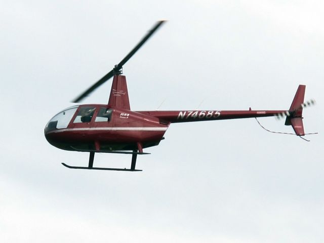 Robinson R-44 (N74685)