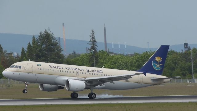 Airbus A320 (HV-ASC) - A Saudi Arabian A320 while landing at FRA.