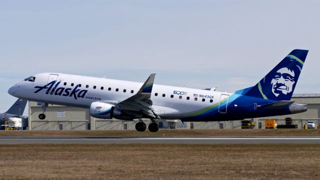 Embraer 175 (N643QX) - QXE2827 from KSFO on short final to Rwy 34L on 3.16.19. (ERJ-175LR / cn #17000763). It carries the logo '1500th E-JET'.