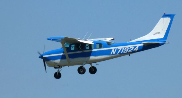 Cessna 206 Stationair (N71924) - On final is this 1968 Cessna TU-206C Stationair in the Summer of 2021.