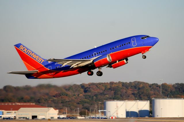 BOEING 737-300 (N525SW)