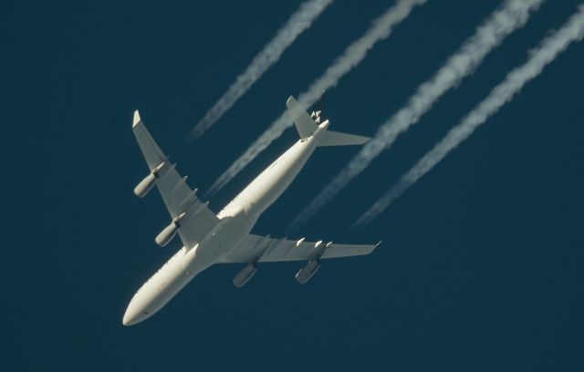 Airbus A340-300 (D-AIFA) - 11/1/2016 Lufthansa Star Alliance A340-300 D-AIFA Frankfurt-Tampa DLH482 Passes overhead Lancashire UK @ FL320.br /Photo taken from the ground with Pentax K-5.