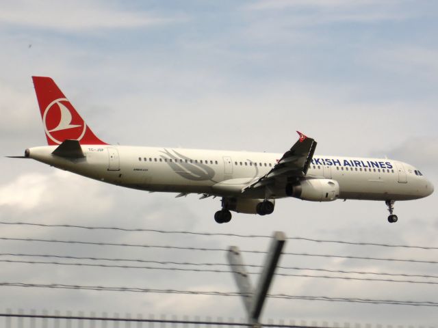 Airbus A321 (TC-JSF)