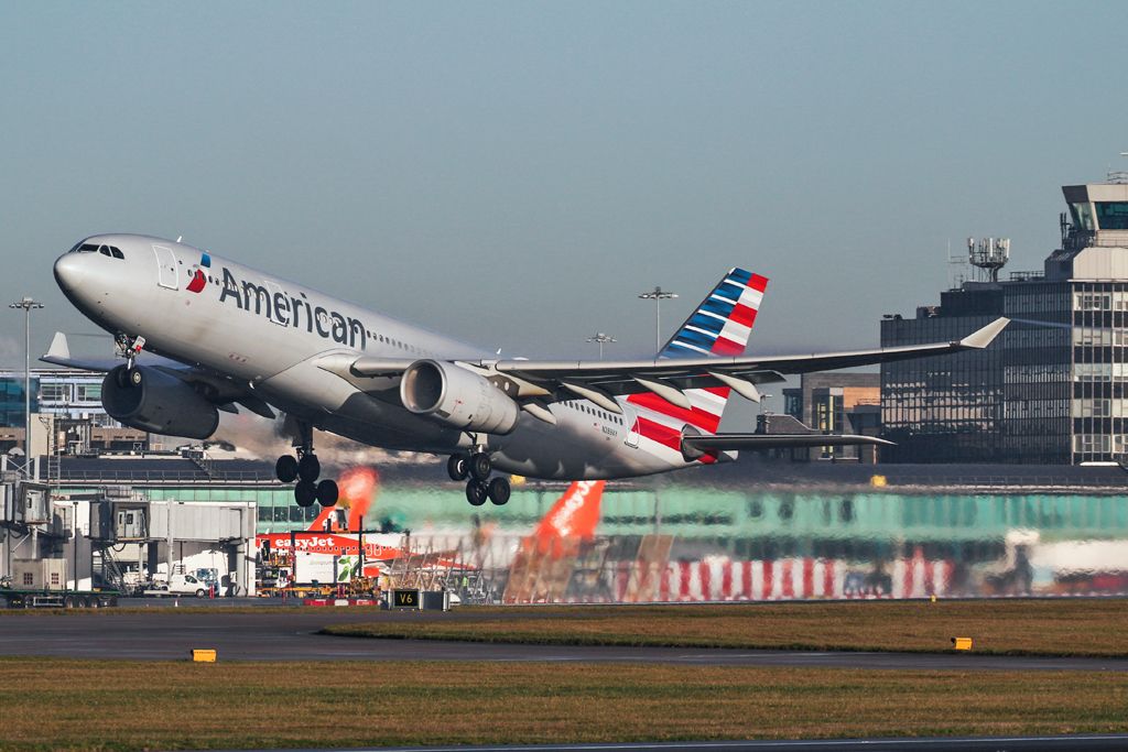 Airbus A330-200 (N289AY) - AAL735 departing on the return to PHL